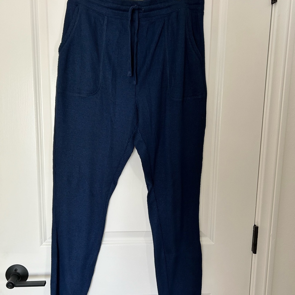 Z Supply Lounge Set. Size L